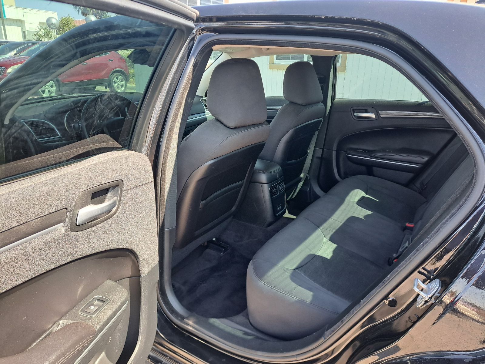 2018 Chrysler 300 300 Touring (Us & Can), 300 Limited (Bux) — photo 7 of 19