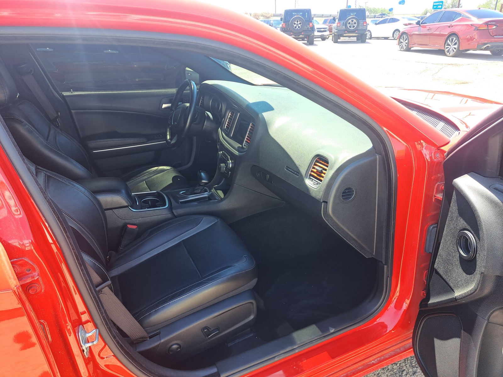 2022 Dodge Charger SXT — photo 10 of 17