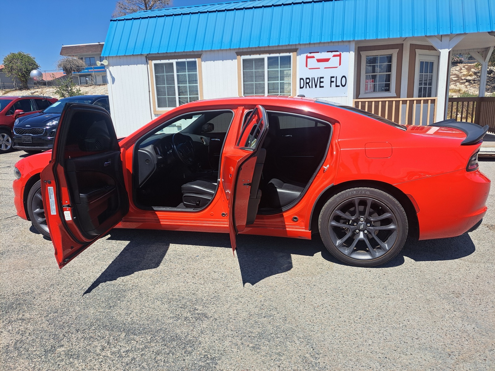2022 Dodge Charger SXT — photo 9 of 17