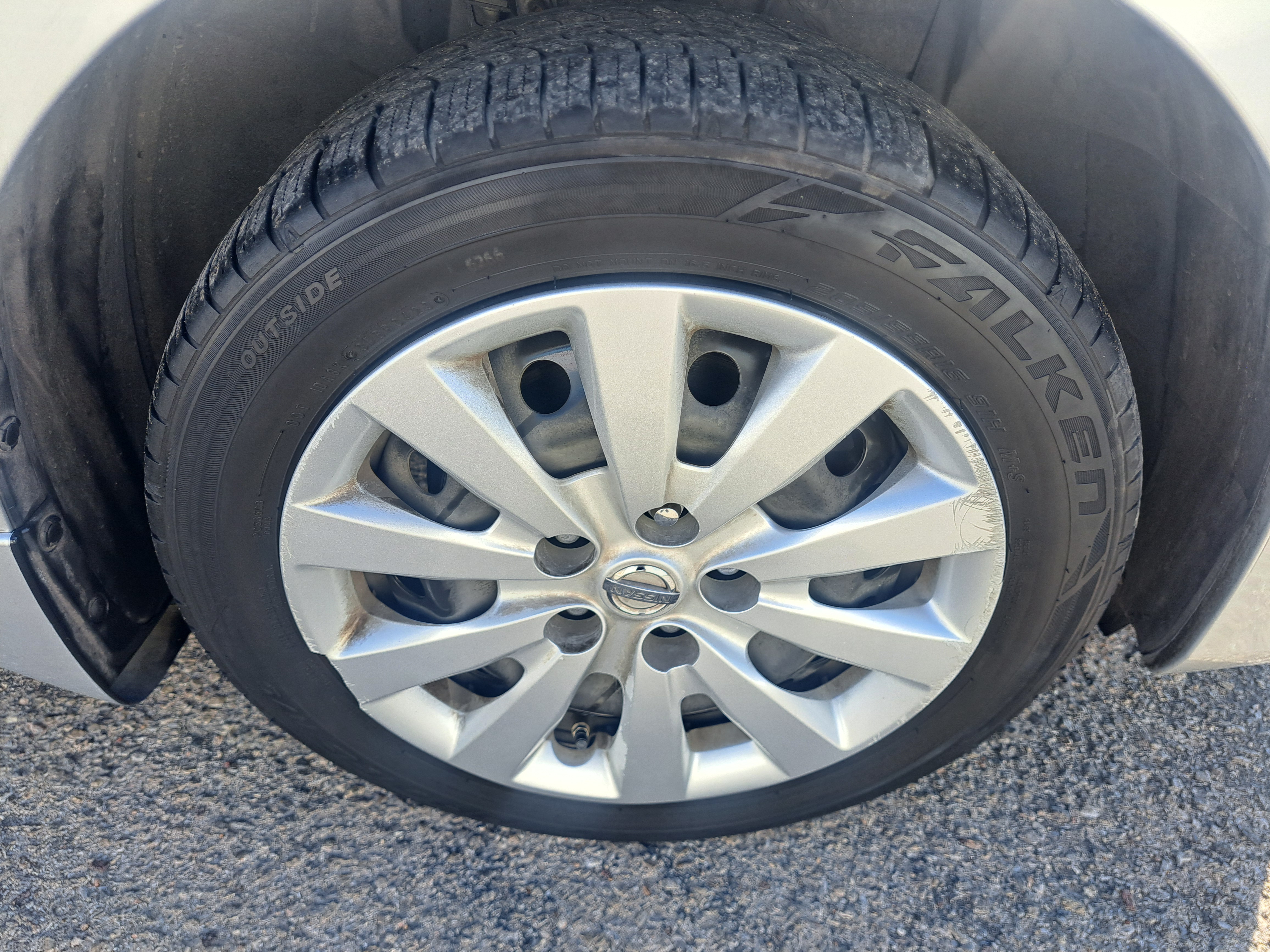 2015 Nissan Sentra S — photo 15 of 17