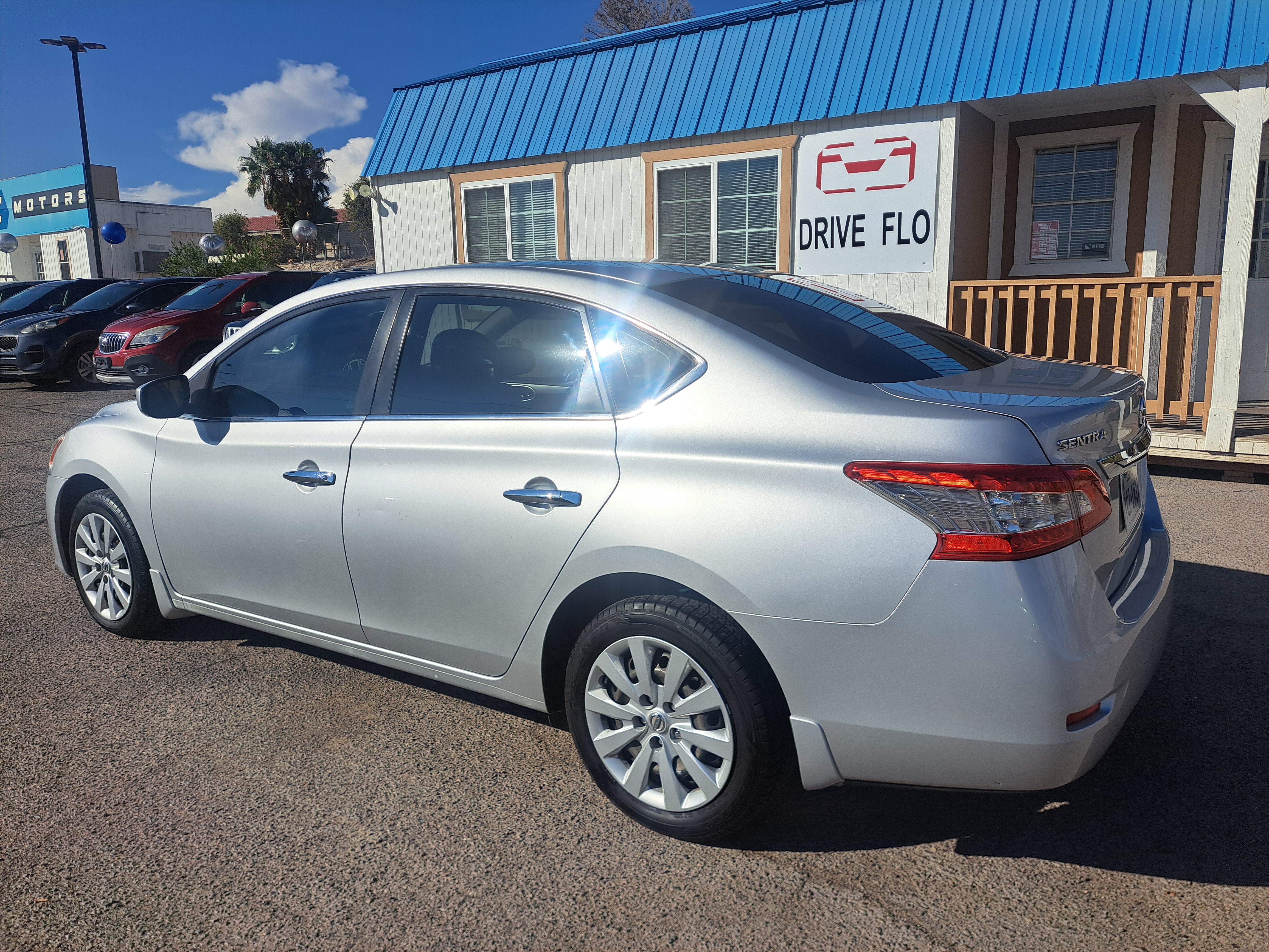 2015 Nissan Sentra S — photo 4 of 17