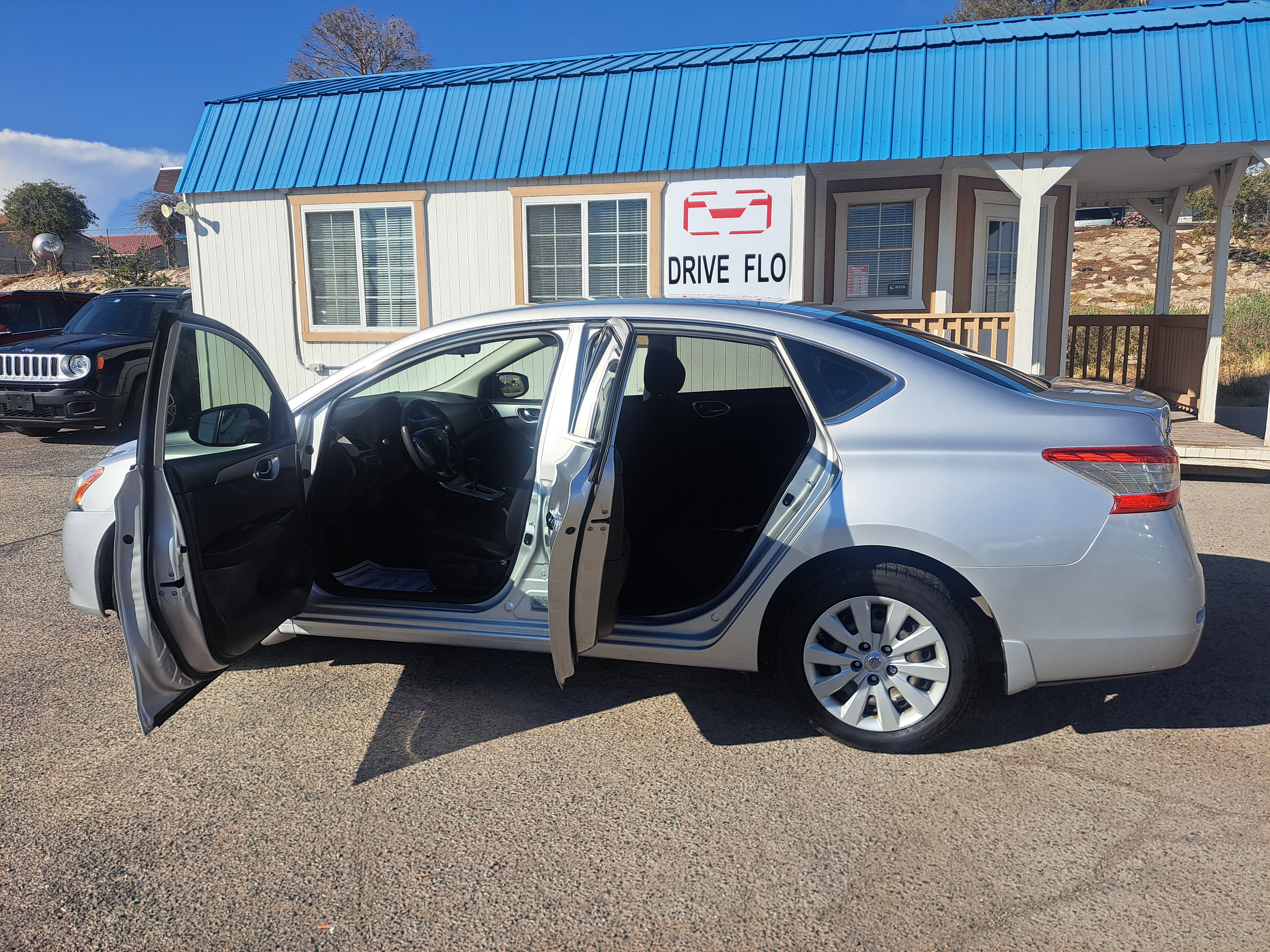 2015 Nissan Sentra S — photo 9 of 17