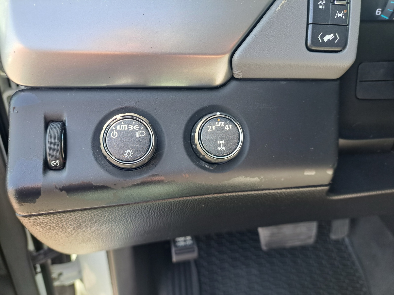 2019 Chevrolet Suburban LT — photo 17 of 20