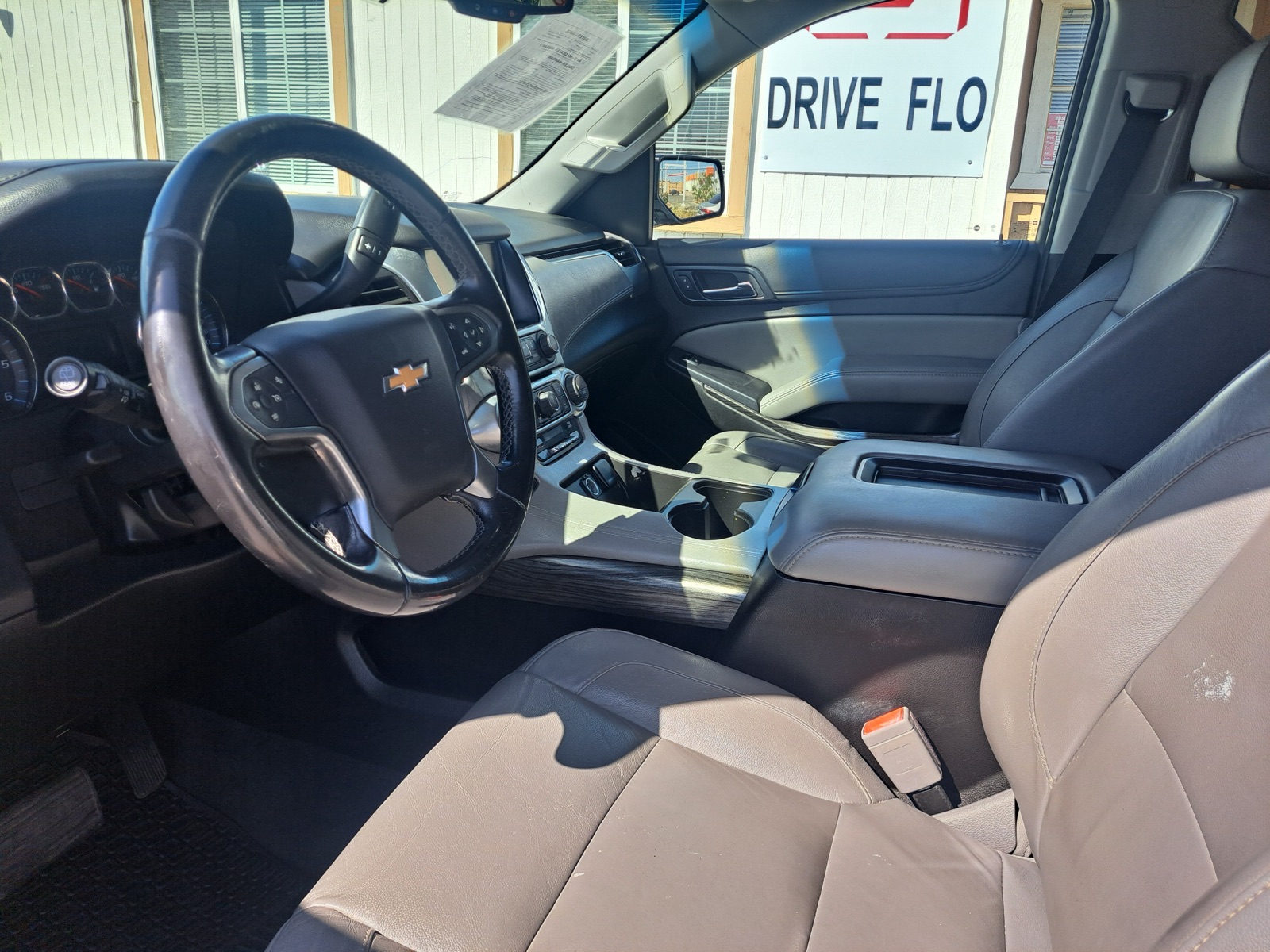 2019 Chevrolet Suburban LT — photo 13 of 20