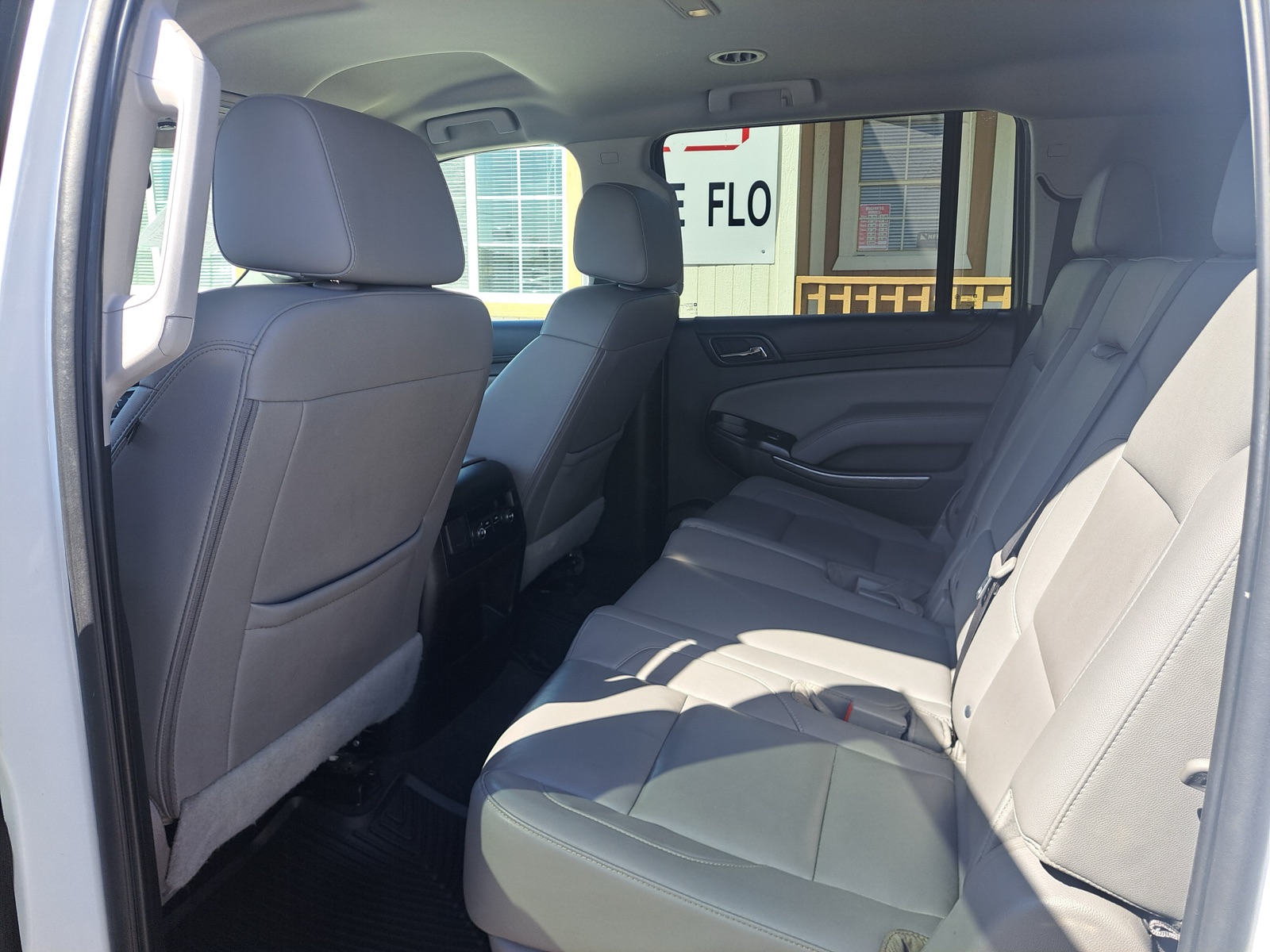 2019 Chevrolet Suburban LT — photo 8 of 20
