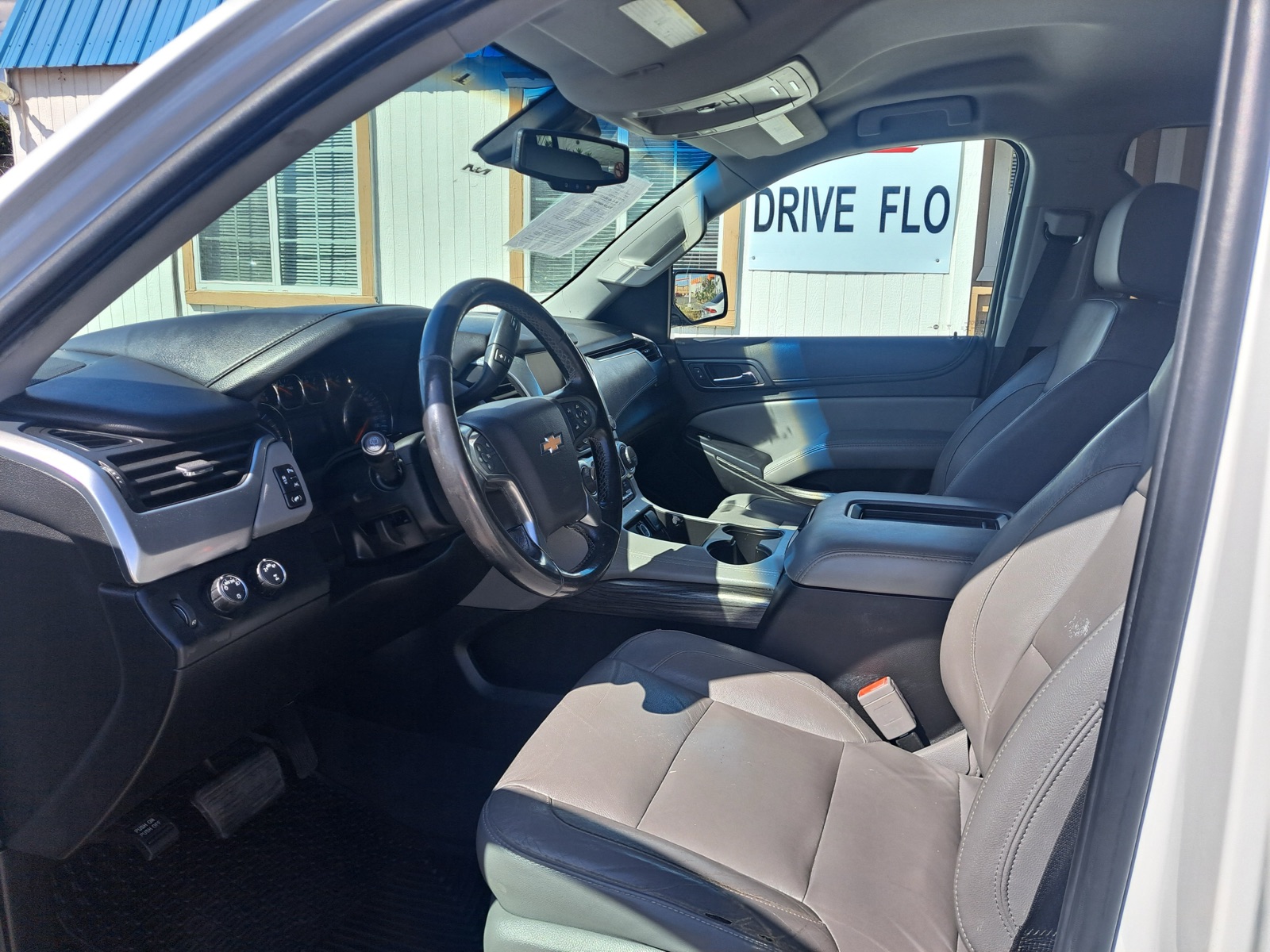 2019 Chevrolet Suburban LT — photo 7 of 20