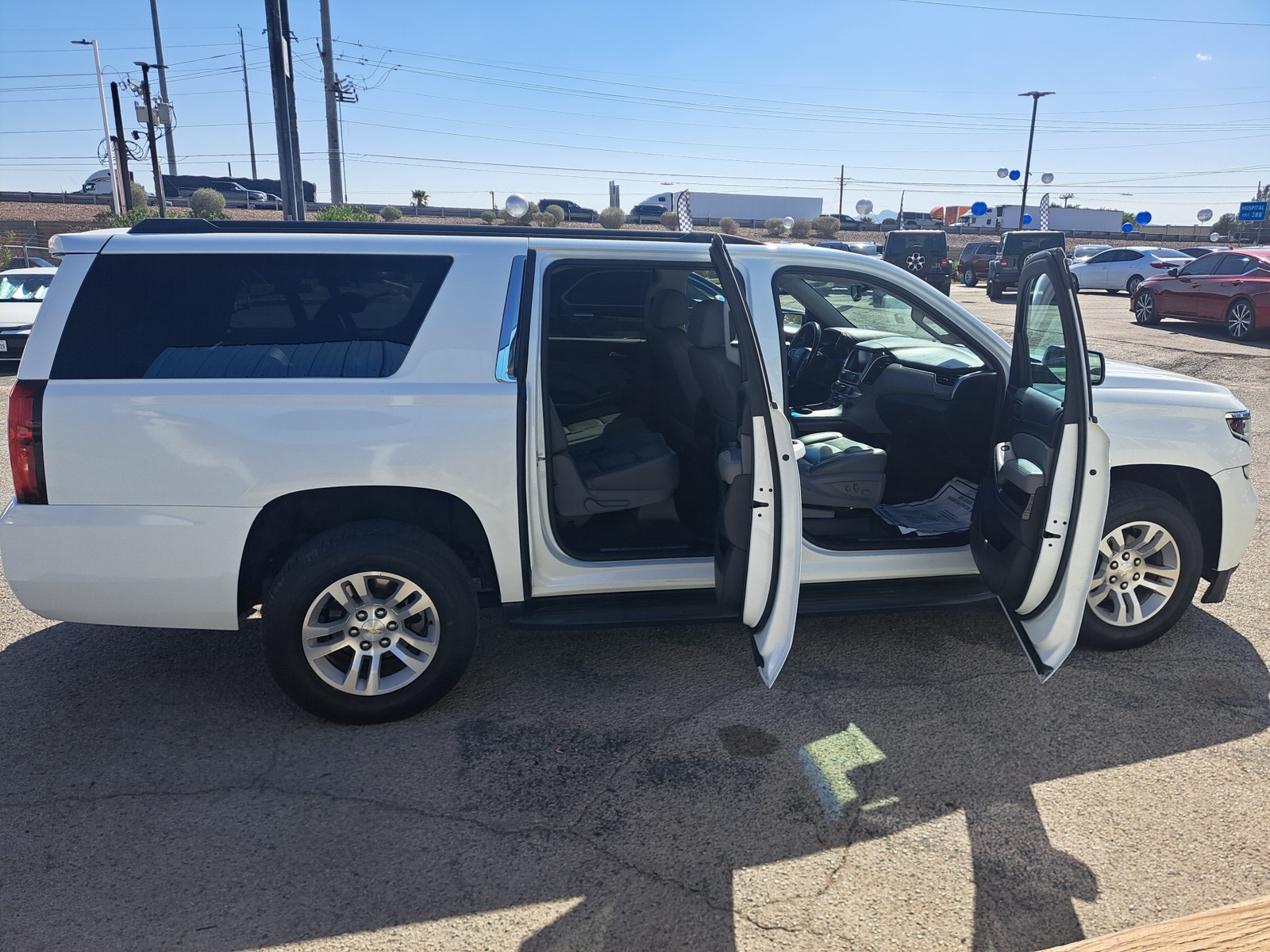 2019 Chevrolet Suburban LT — photo 12 of 20