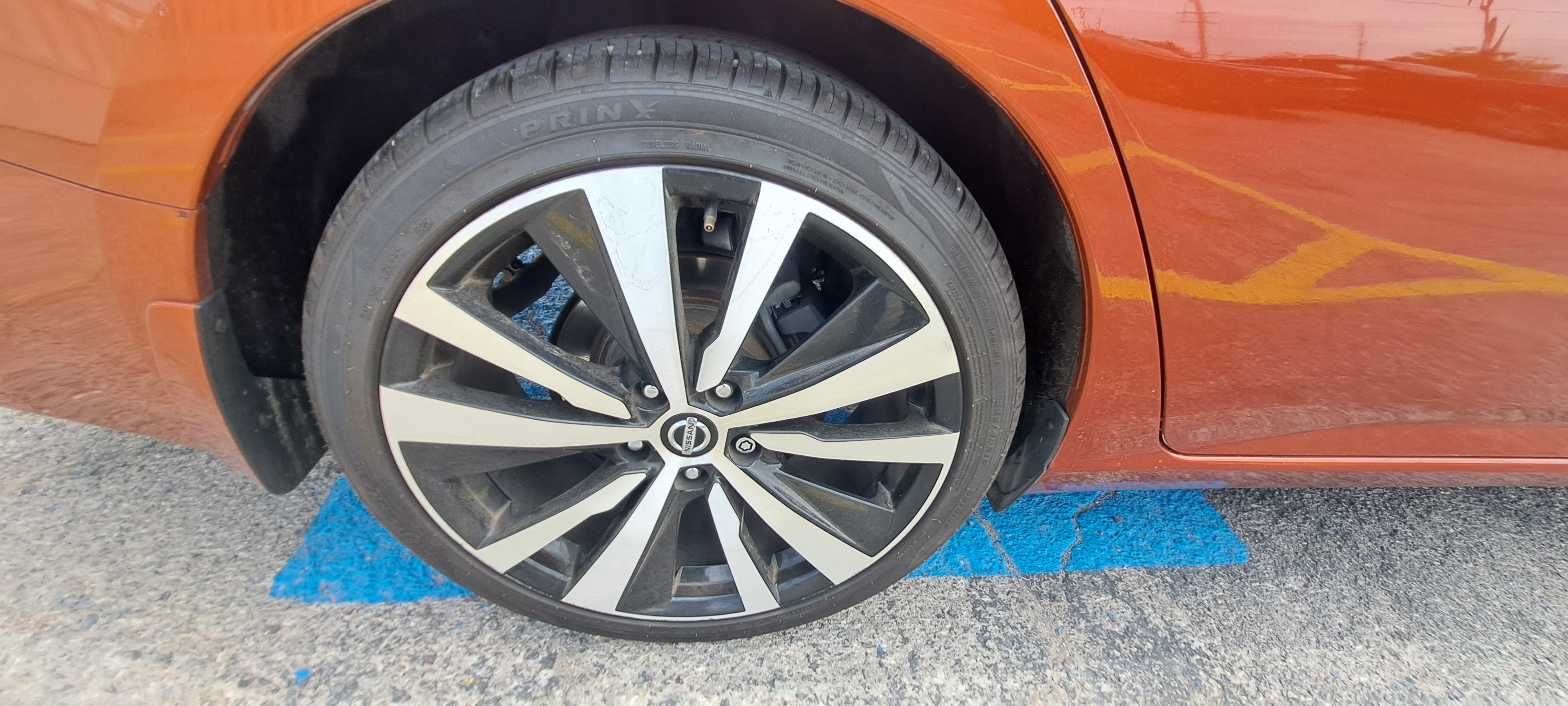 2019 Nissan Altima SR — photo 17 of 19