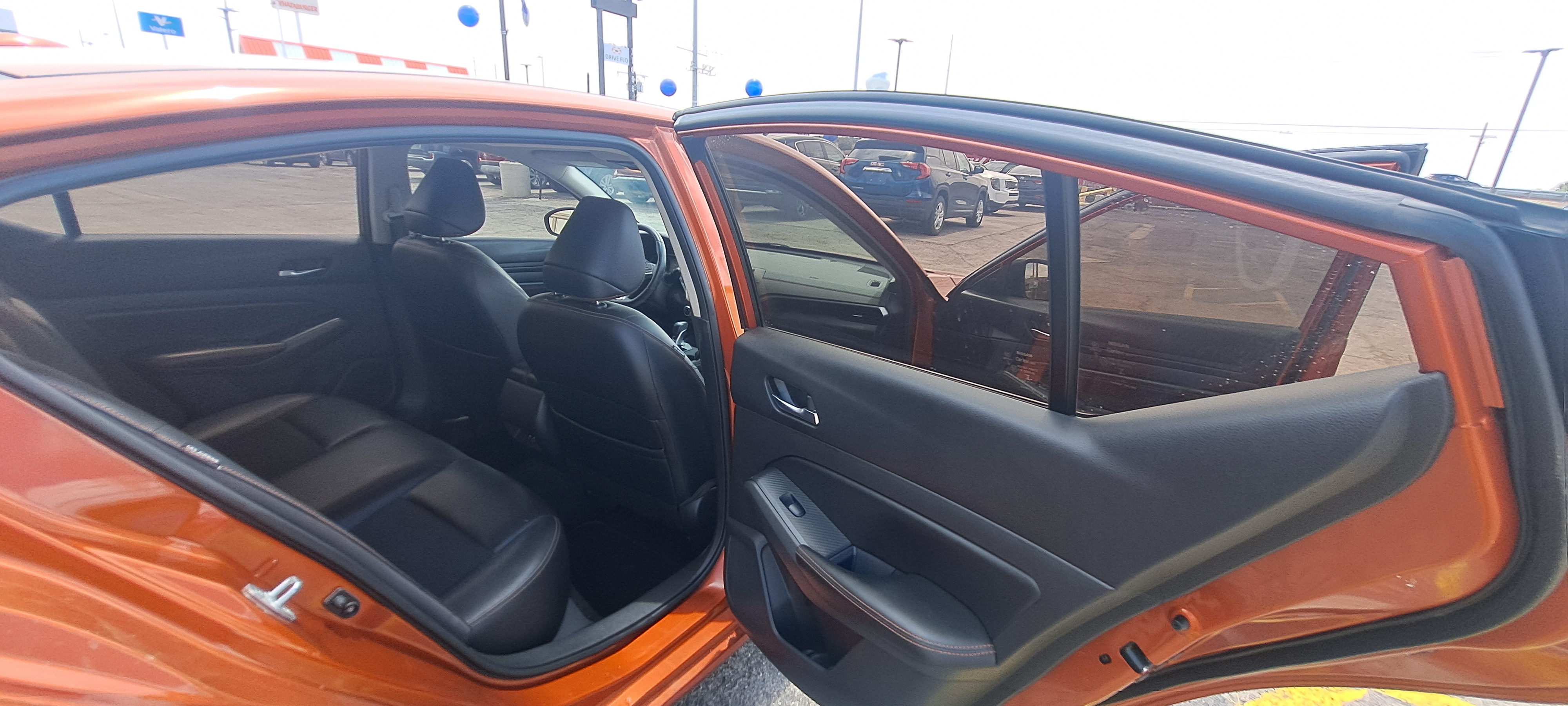 2019 Nissan Altima SR — photo 11 of 19