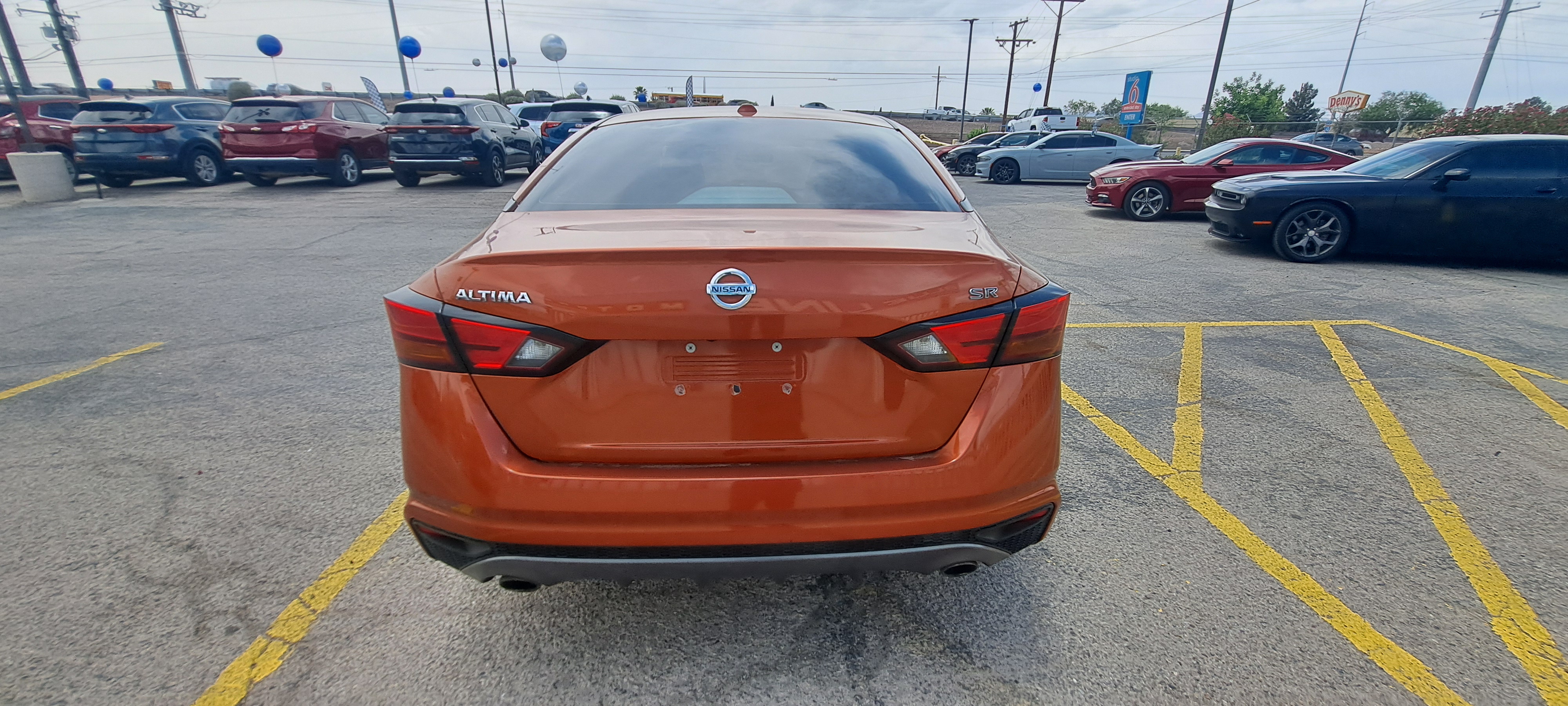 2019 Nissan Altima SR — photo 6 of 19