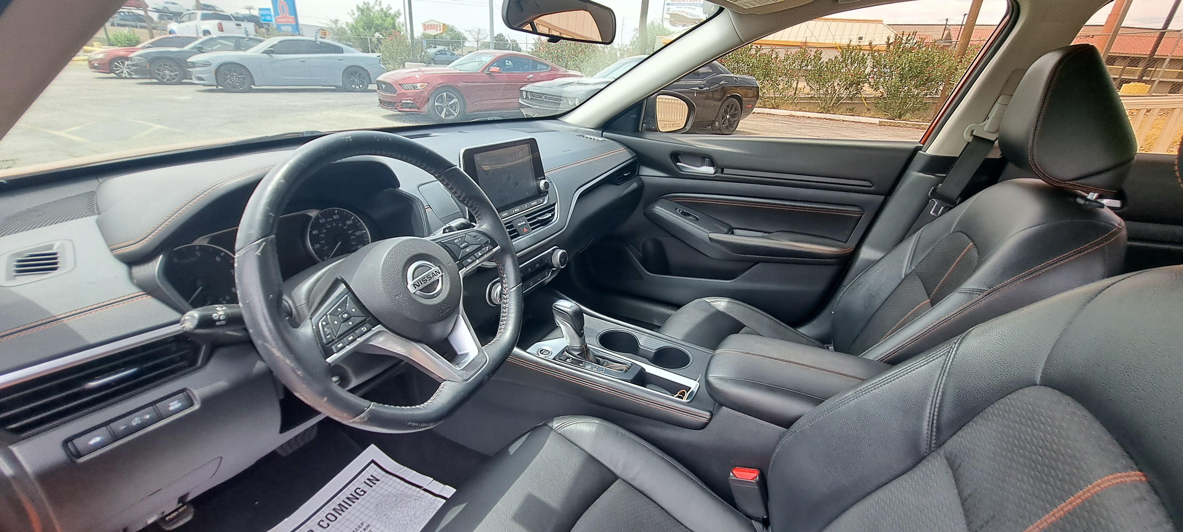 2019 Nissan Altima SR — photo 12 of 19