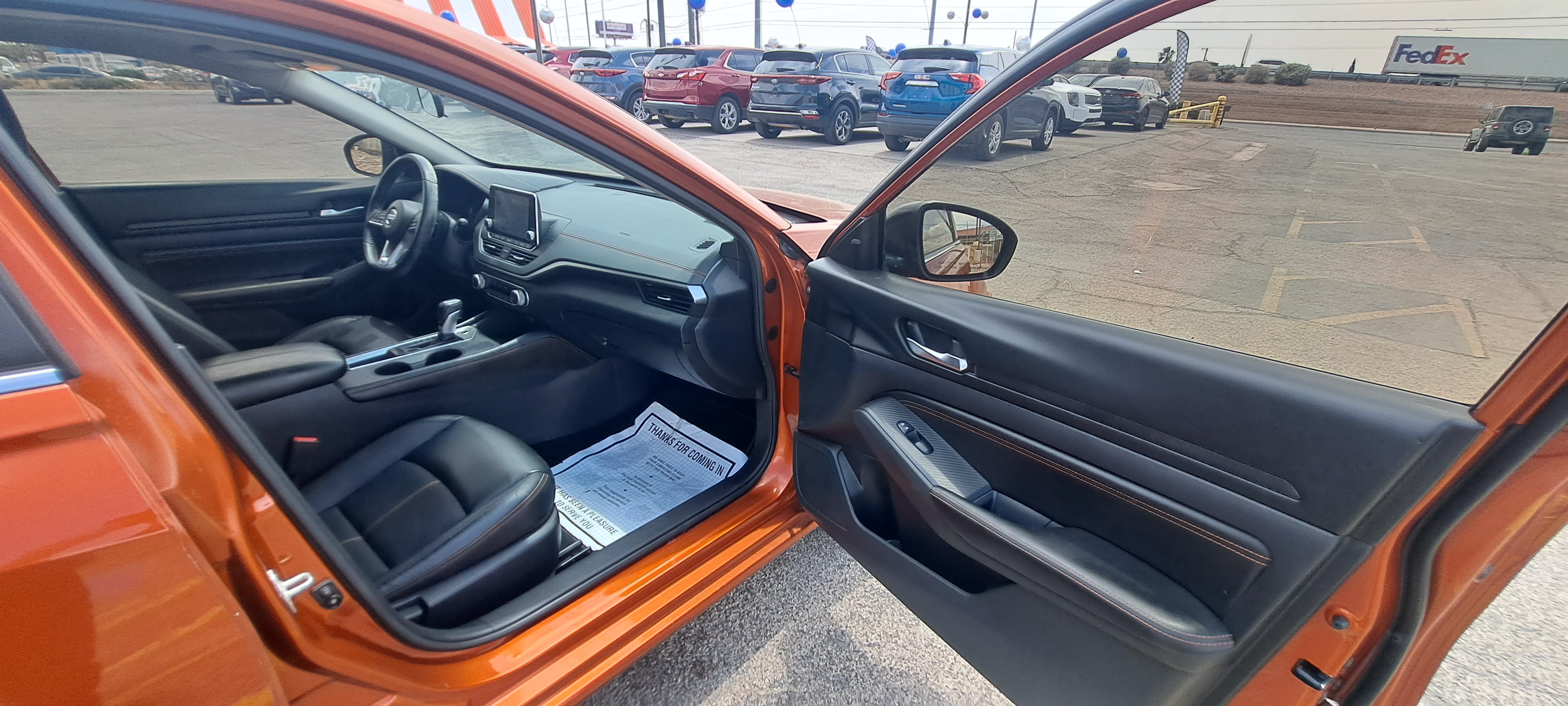 2019 Nissan Altima SR — photo 10 of 19