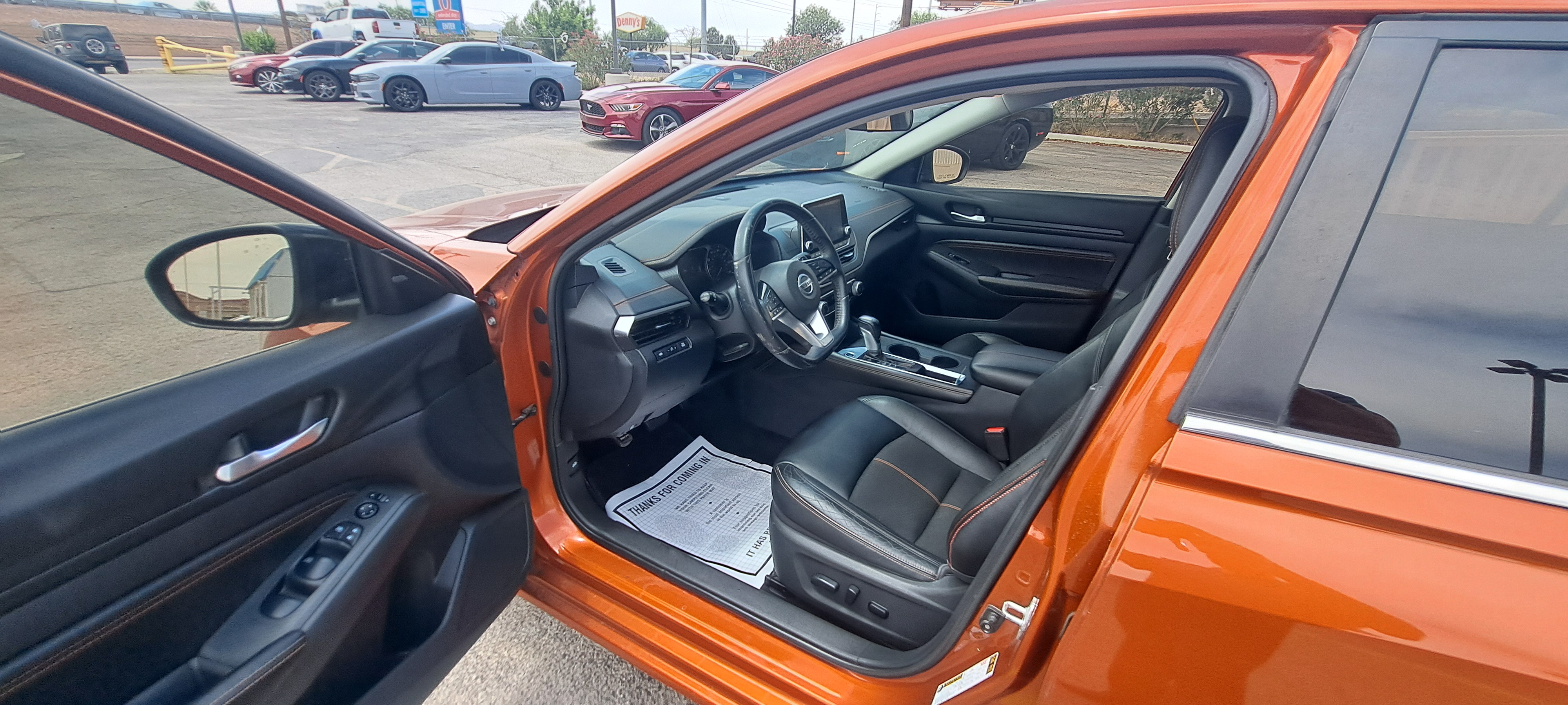 2019 Nissan Altima SR — photo 7 of 19