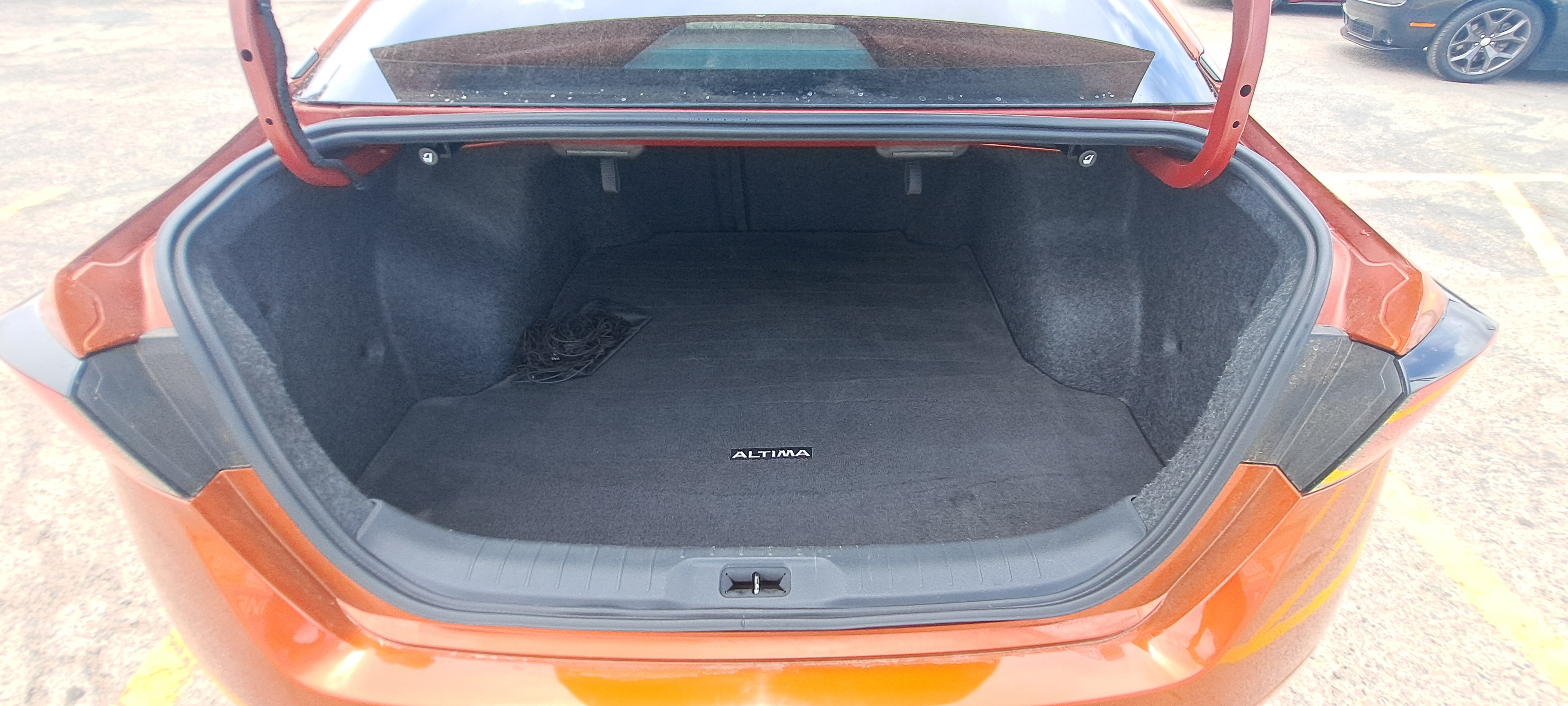 2019 Nissan Altima SR — photo 16 of 19