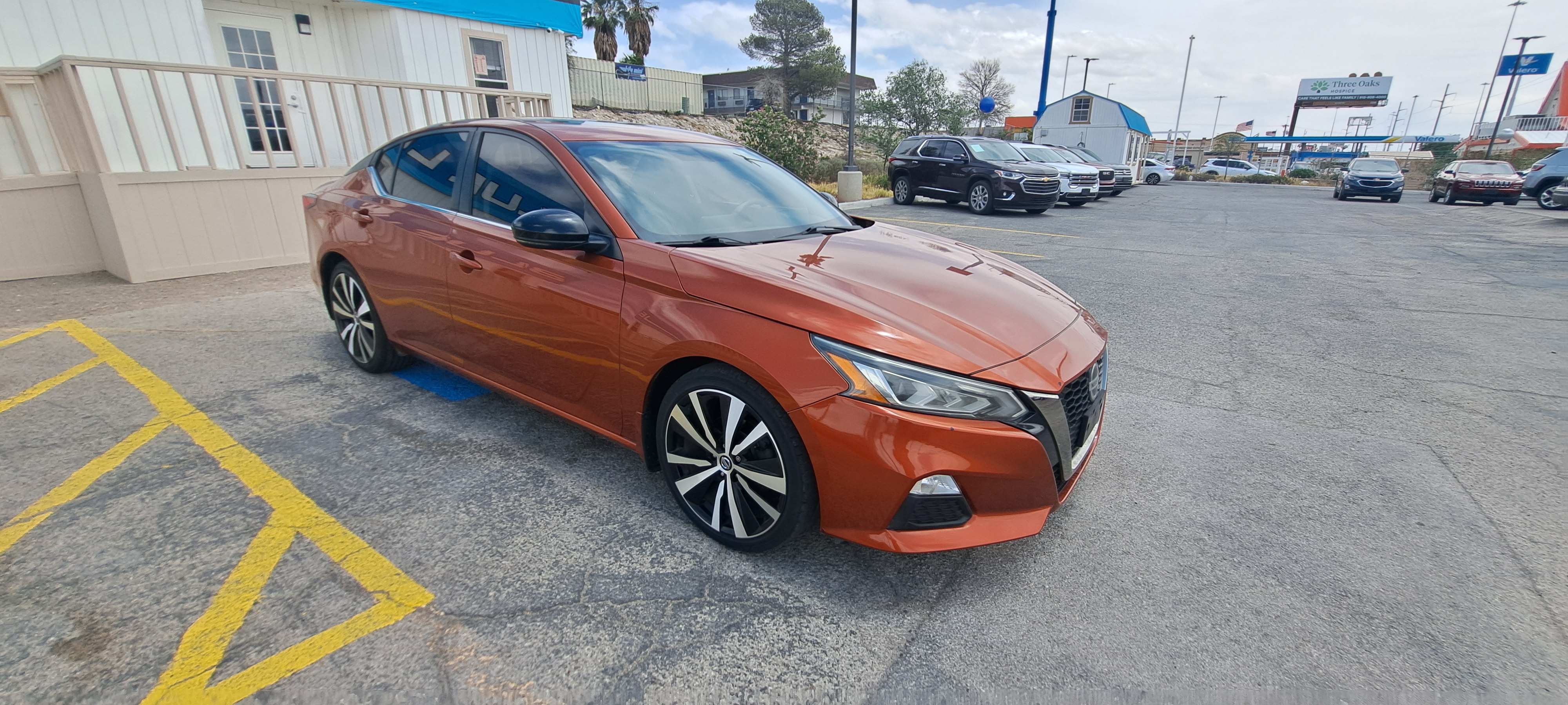 2019 Nissan Altima SR — photo 2 of 19