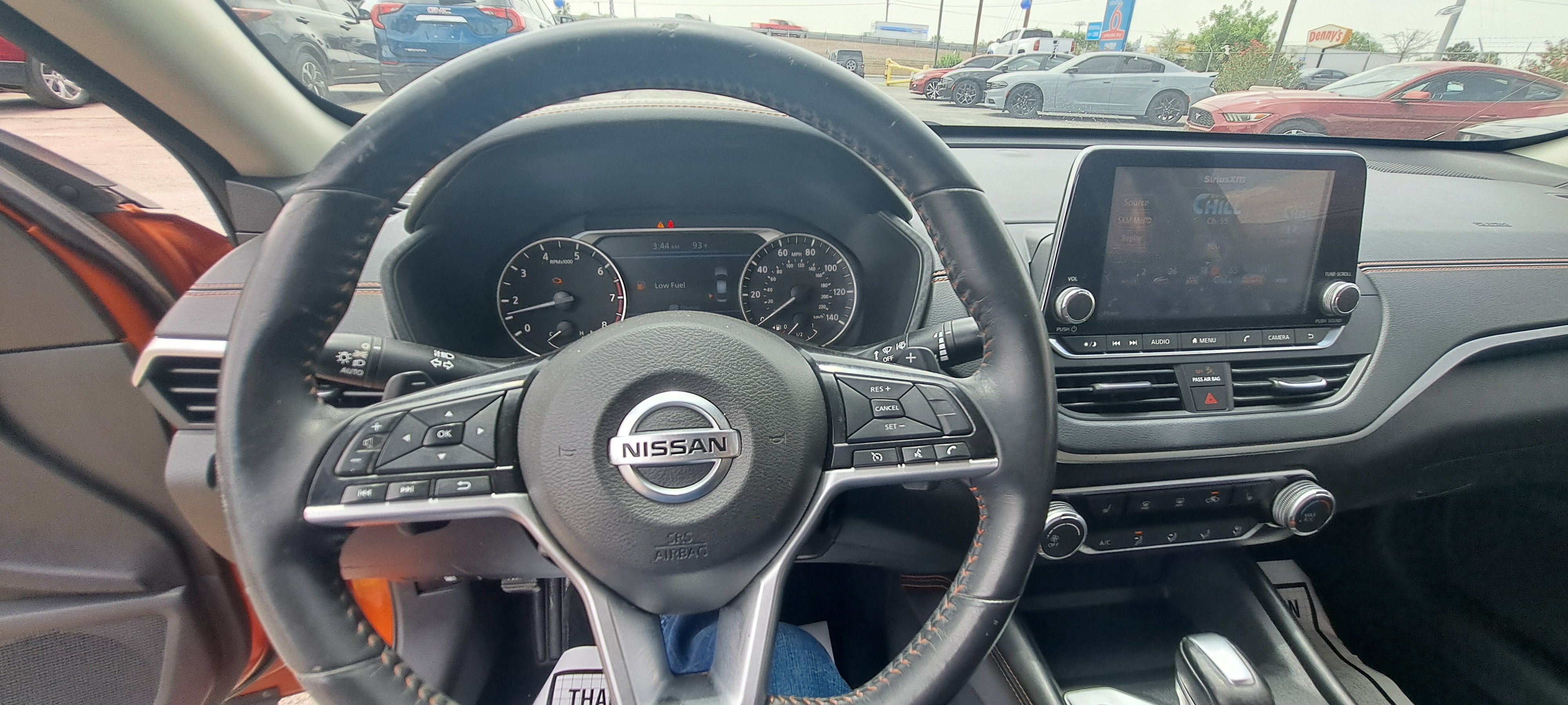 2019 Nissan Altima SR — photo 14 of 19