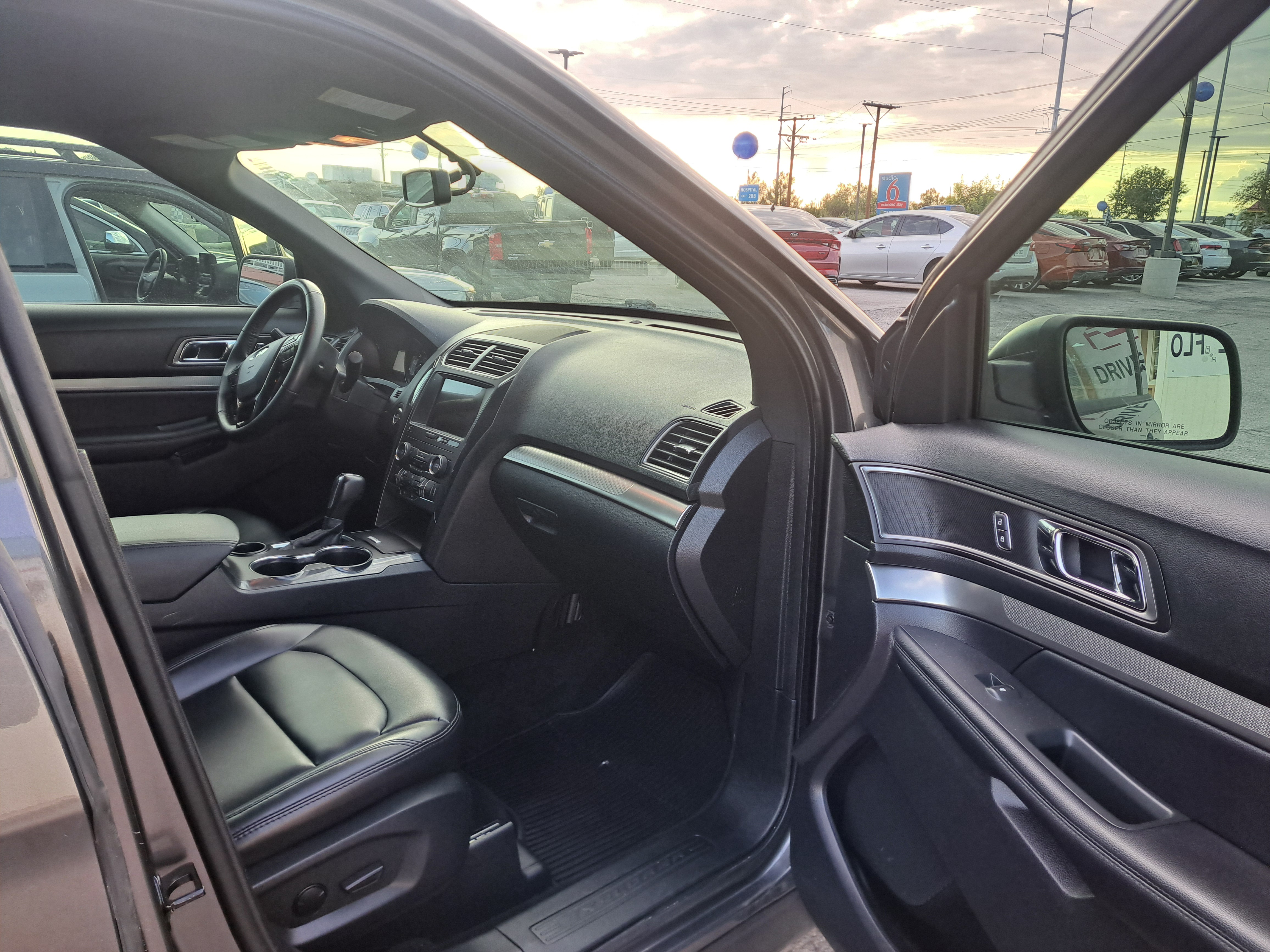 2019 Ford Explorer XLT — photo 7 of 15