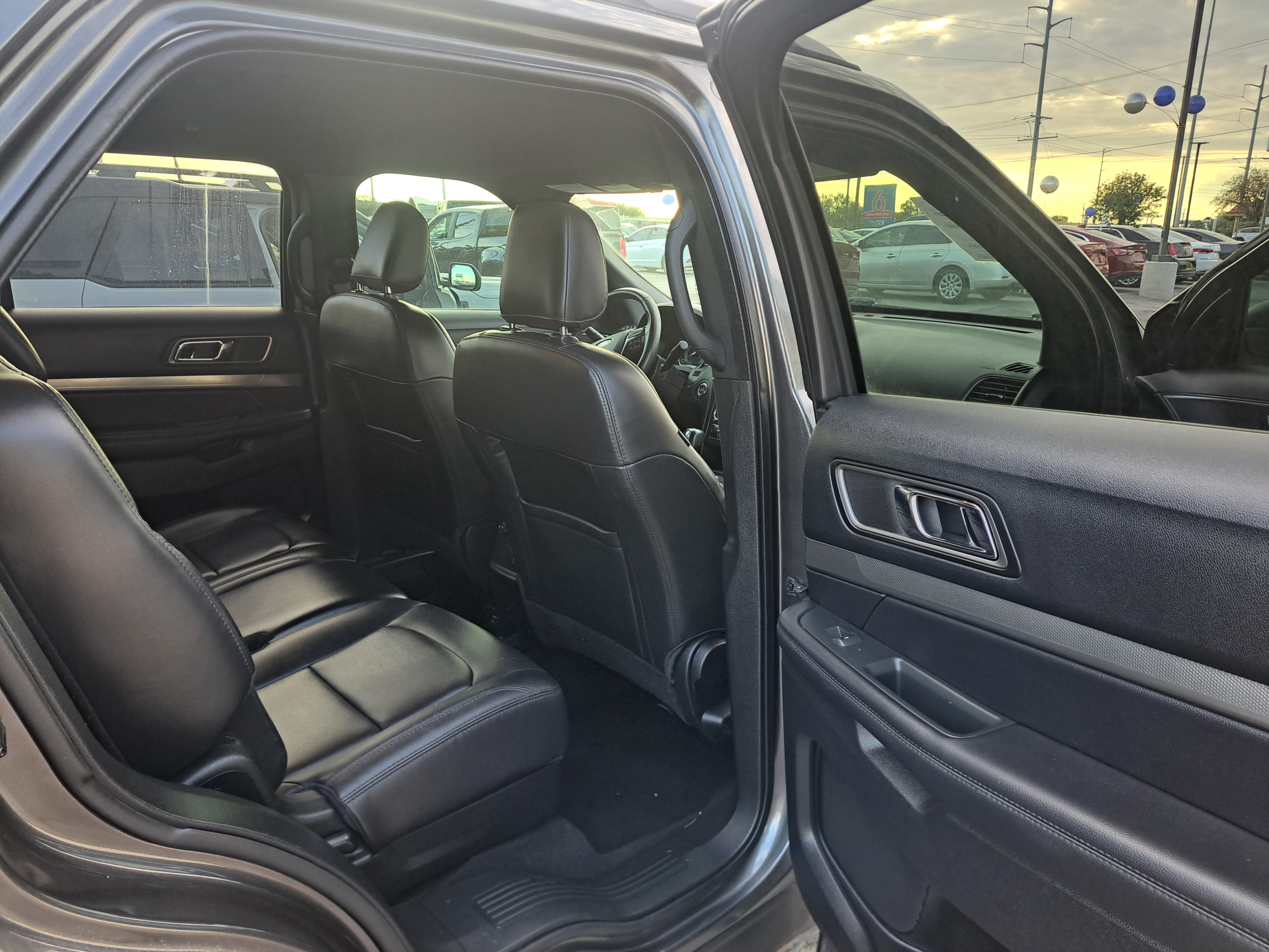 2019 Ford Explorer XLT — photo 8 of 15